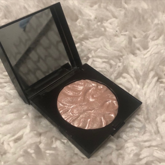 Laura Mercier Face Illuminator Powder - Picture 3 of 4